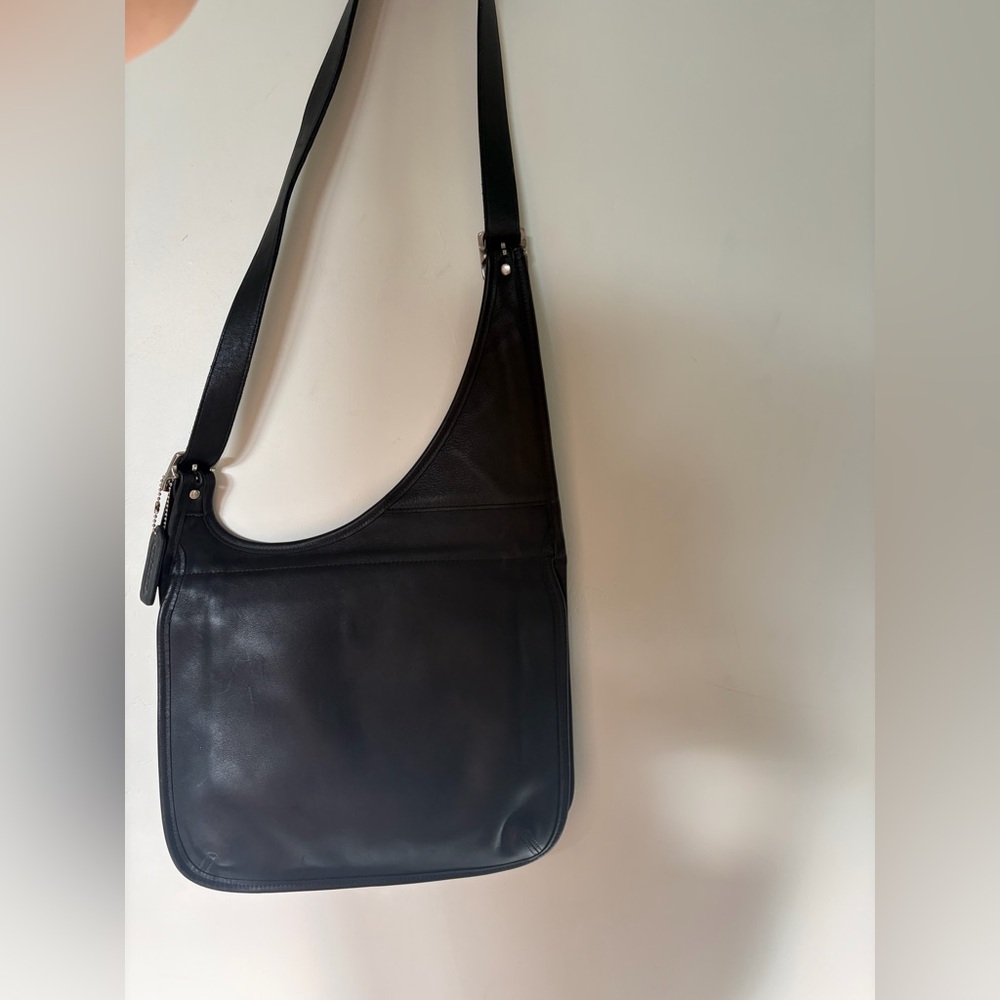 Vintage Coach Utility Hippie Bag 9404 in Black
Front flap silver hardwear - Picture 2 of 11